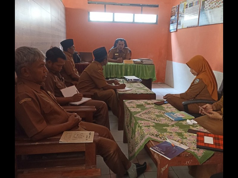 RAPAT SEKOLAH